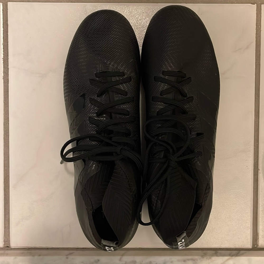 Adidas black Nemeziz soccer cleats - Men 7